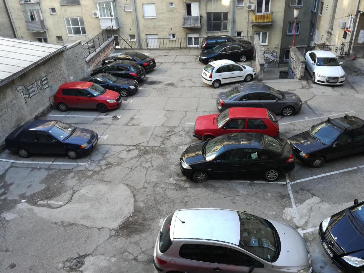 By The Park Free Parking Lägenhet Belgrad Exteriör bild